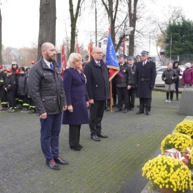 Poręba uczciła święto niepodległości (1)