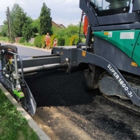 Na ul. Roździeńskiego jest już nowy asfalt (4)